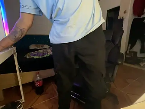 Max TheHorseDick online show from April 8, 2026, 3:17 am