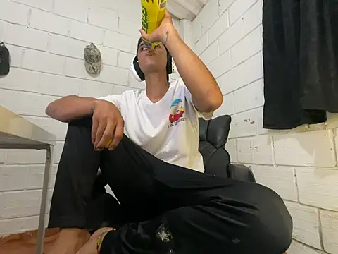 Max TheHorseDick online show from June 19, 2026, 2:05 am