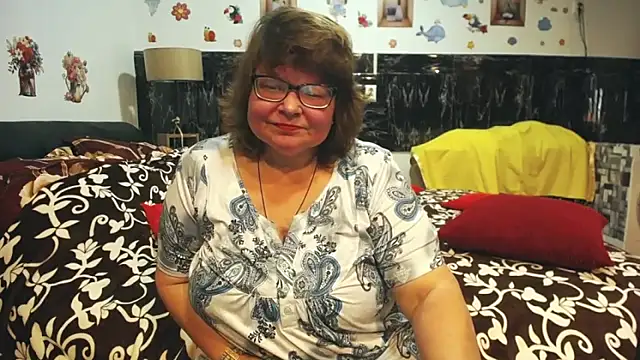 Snapshot of SweetMommaX chatting on March 15, 2026, 2:12 pm SweetMommaX online show from March 15, 2026, 2:12 pm