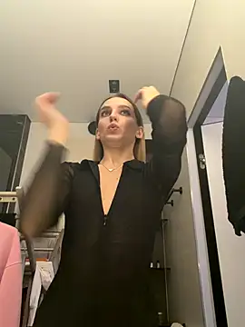 Snapshot of -AngelAri- chatting on October 26, 2025, 9:21 pm -AngelAri- online show from October 26, 2025, 9:21 pm