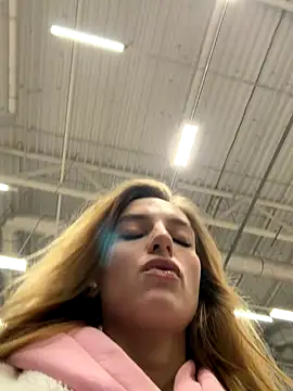 Snapshot of -AngelAri- chatting on November 6, 2025, 6:09 pm -AngelAri- online show from November 6, 2025, 6:09 pm