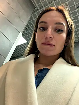 Snapshot of -AngelAri- chatting on November 20, 2025, 9:14 pm -AngelAri- online show from November 20, 2025, 9:14 pm