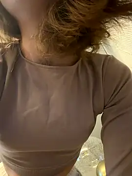 Snapshot of -AngelAri- chatting on December 19, 2025, 9:05 am -AngelAri- online show from December 19, 2025, 9:05 am