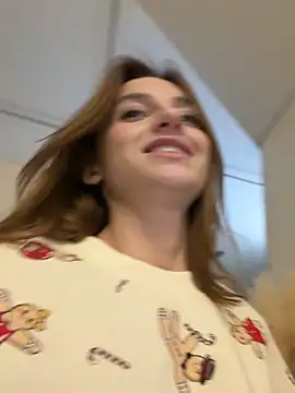 Snapshot of -AngelAri- chatting on December 21, 2025, 9:22 pm -AngelAri- online show from December 21, 2025, 9:22 pm