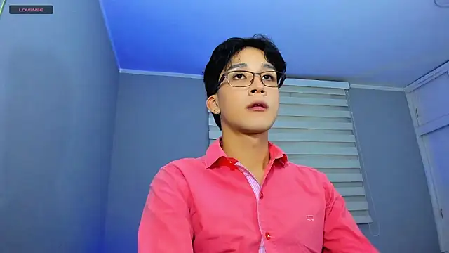 Snapshot of tom_Howard chatting on January 18, 2026, 11:19 pm tom Howard online show from January 18, 2026, 11:19 pm