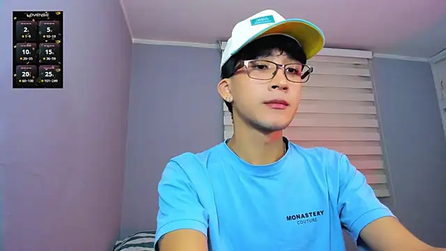 Snapshot of tom_Howard chatting on March 5, 2026, 1:01 am tom Howard online show from March 5, 2026, 1:01 am