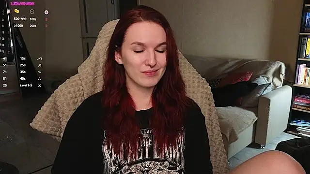 Snapshot of Val_lava chatting on February 11, 2026, 8:03 pm Val lava online show from February 11, 2026, 8:03 pm