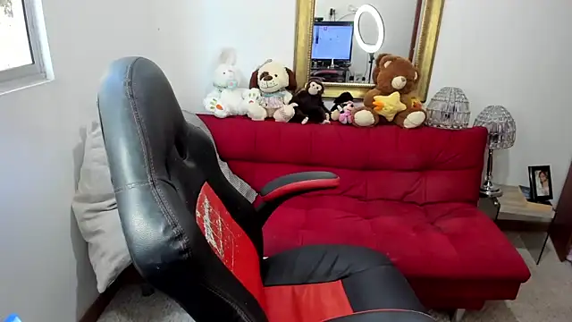 NicolettColin online show from December 4, 2024, 7:23 pm