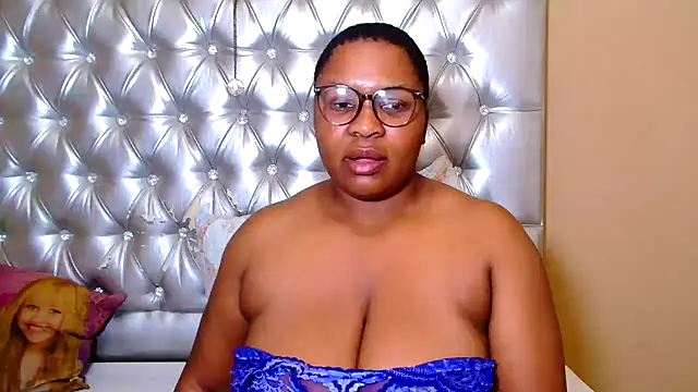 Snapshot of missboobsxx chatting on February 13, 2026, 7:37 am missboobsxx online show from February 13, 2026, 7:37 am