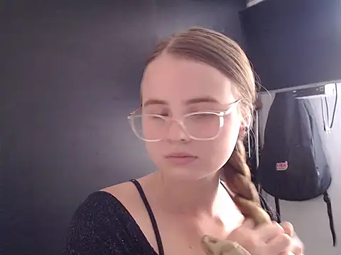 HellenMiyer1111 online show from January 17, 2025, 7:16 pm