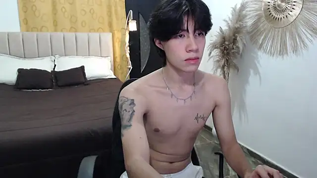 Elio-cam online show from November 7, 2025, 8:14 am