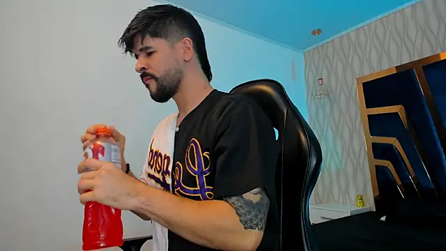 Snapshot of Petesevans chatting on November 8, 2025, 11:14 pm Petesevans online show from November 8, 2025, 11:14 pm