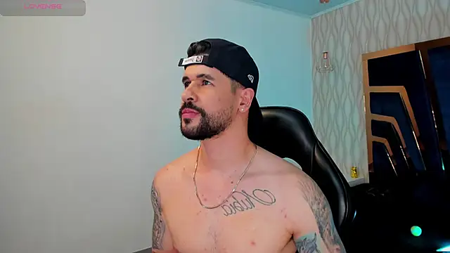 Snapshot of Petesevans chatting on November 12, 2025, 11:25 pm Petesevans online show from November 12, 2025, 11:25 pm