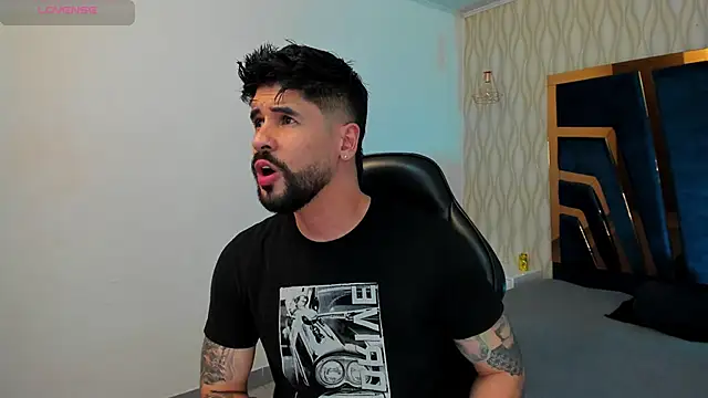 Snapshot of Petesevans chatting on November 19, 2025, 11:16 pm Petesevans online show from November 19, 2025, 11:16 pm