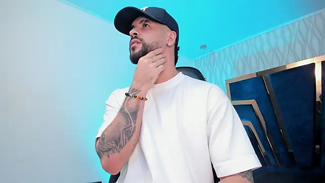 Snapshot of Petesevans chatting on January 8, 2026, 11:18 pm Petesevans online show from January 8, 2026, 11:18 pm