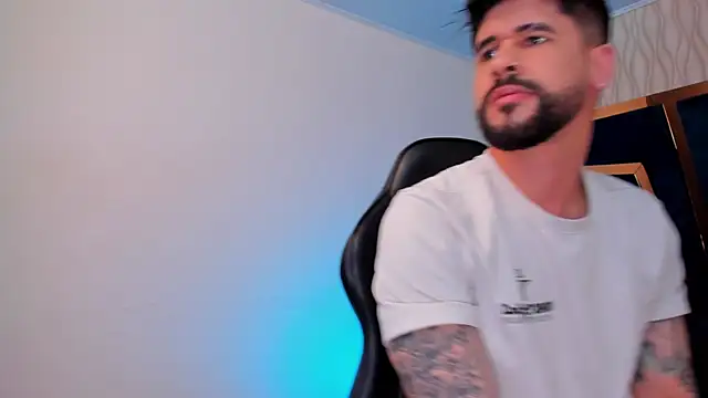 Snapshot of Petesevans chatting on January 12, 2026, 11:21 pm Petesevans online show from January 12, 2026, 11:21 pm