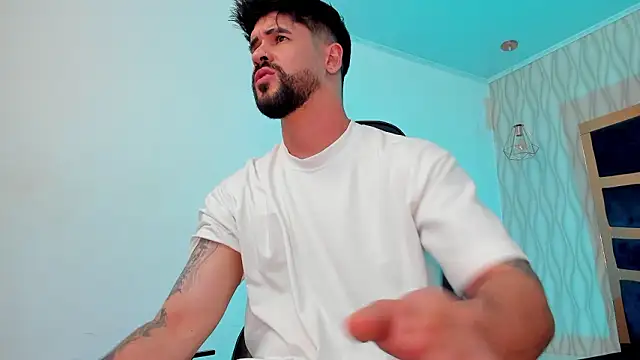 Snapshot of Petesevans chatting on February 13, 2026, 11:23 pm Petesevans online show from February 13, 2026, 11:23 pm