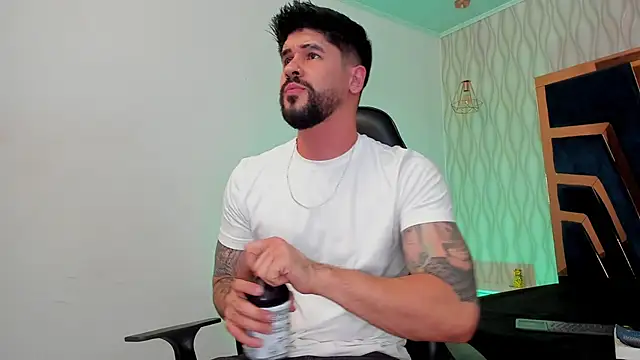 Snapshot of Petesevans chatting on February 14, 2026, 11:23 pm Petesevans online show from February 14, 2026, 11:23 pm