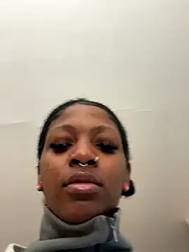 mochamimi online show from November 17, 2025, 3:12 am