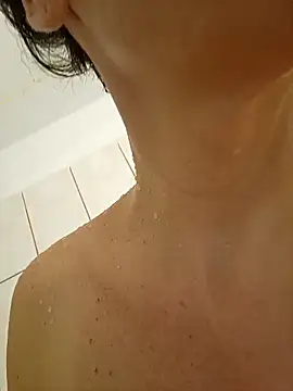 Snapshot of RebeccaNoble chatting on November 18, 2025, 1:11 am RebeccaNoble online show from November 18, 2025, 1:11 am