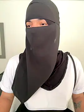 Snapshot of radiagazali chatting on December 2, 2025, 4:57 pm radiagazali online show from December 2, 2025, 4:57 pm