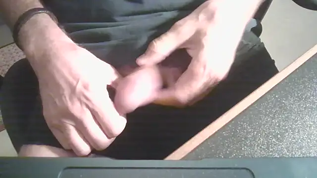 Snapshot of Tallmature6 chatting on September 16, 2025, 7:48 pm Tallmature6 online show from September 16, 2025, 7:48 pm