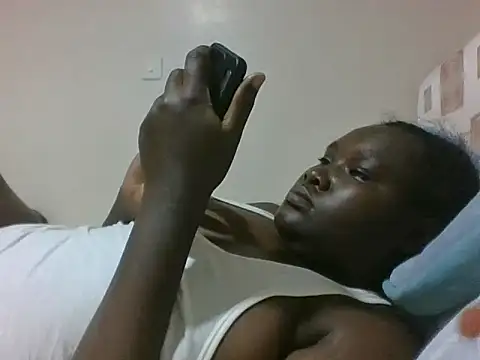 Snapshot of queen_aria19 chatting on December 15, 2025, 6:28 am queen aria19 online show from December 15, 2025, 6:28 am