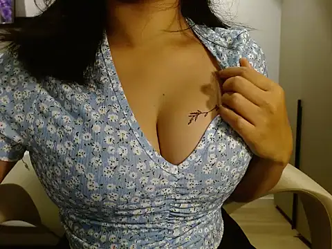 aahna33 online show from October 26, 2025, 6:52 am