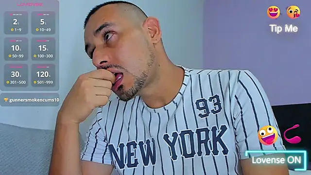 jhonyalzate2 online show from January 15, 2025, 4:15 am