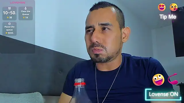 jhonyalzate2 online show from February 24, 2025, 11:52 pm