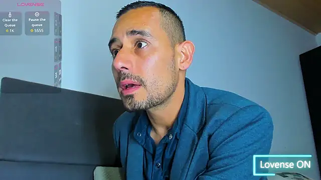 jhonyalzate2 online show from November 15, 2025, 3:26 am