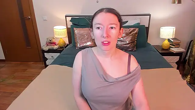 Snapshot of CatherineWalls chatting on February 9, 2026, 4:38 am CatherineWalls online show from February 9, 2026, 4:38 am