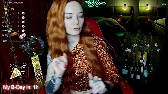 MaxPhoenixx online show from November 4, 2025, 8:08 pm