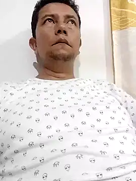 Snapshot of Lachuchaenlacara1988 chatting on February 1, 2025, 2:47 am Lachuchaenlacara1988 online show from February 1, 2025, 2:47 am