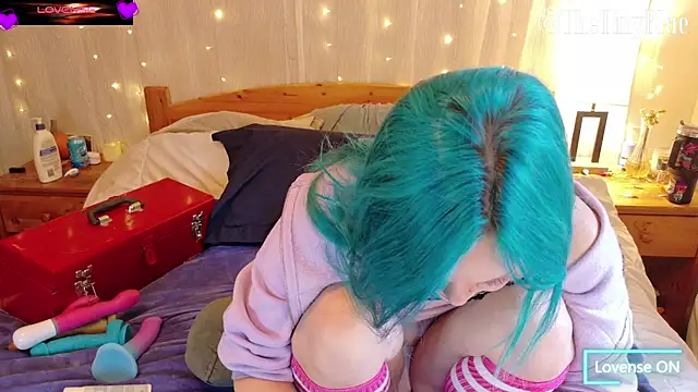 Snapshot of thetinyblue chatting on November 3, 2025, 5:36 pm thetinyblue online show from November 3, 2025, 5:36 pm