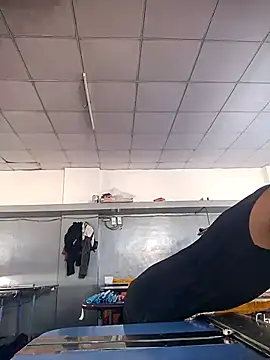 Snapshot of Aayankhan99 chatting on December 17, 2025, 9:37 am Aayankhan99 online show from December 17, 2025, 9:37 am