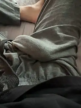 Snapshot of j1991j chatting on April 5, 2026, 6:43 am j1991j online show from April 5, 2026, 6:43 am