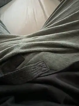 Snapshot of j1991j chatting on April 8, 2026, 10:48 am j1991j online show from April 8, 2026, 10:48 am