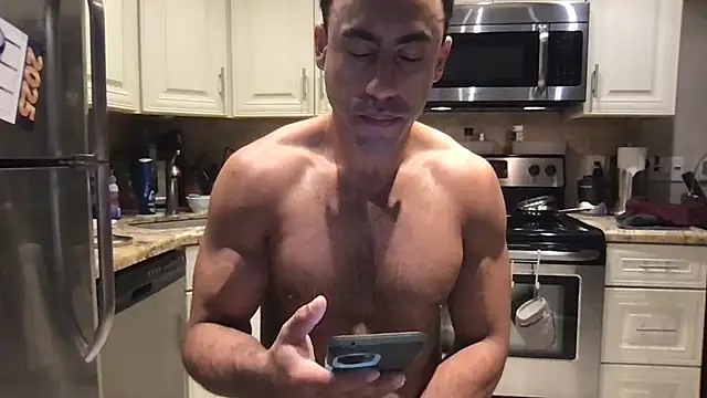 Snapshot of BigGuyMuscle chatting on February 4, 2025, 10:45 pm BigGuyMuscle online show from February 4, 2025, 10:45 pm
