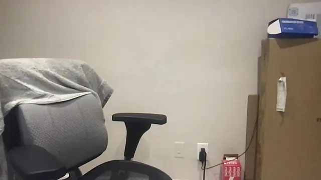 Snapshot of BigGuyMuscle chatting on February 8, 2025, 7:37 am BigGuyMuscle online show from February 8, 2025, 7:37 am