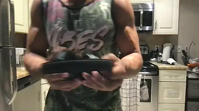 Snapshot of BigGuyMuscle chatting on February 14, 2025, 6:34 am BigGuyMuscle online show from February 14, 2025, 6:34 am