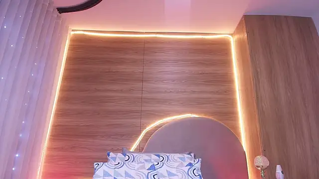 alexaa walker online show from April 15, 2026, 12:34 pm