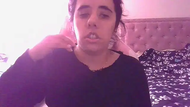 Snapshot of annarose19 chatting on December 4, 2024, 5:33 pm annarose19 online show from December 4, 2024, 5:33 pm