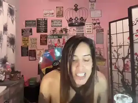 Snapshot of latinacubana chatting on December 22, 2024, 9:00 am latinacubana online show from December 22, 2024, 9:00 am