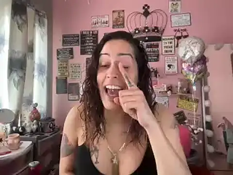 Snapshot of latinacubana chatting on January 7, 2025, 6:56 pm latinacubana online show from January 7, 2025, 6:56 pm