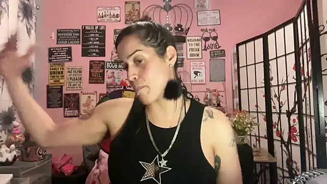 Snapshot of latinacubana chatting on February 1, 2025, 7:15 am latinacubana online show from February 1, 2025, 7:15 am