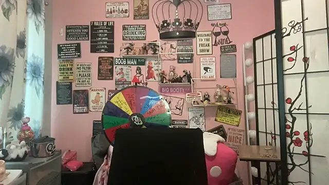 Snapshot of latinacubana chatting on February 5, 2025, 2:37 pm latinacubana online show from February 5, 2025, 2:37 pm