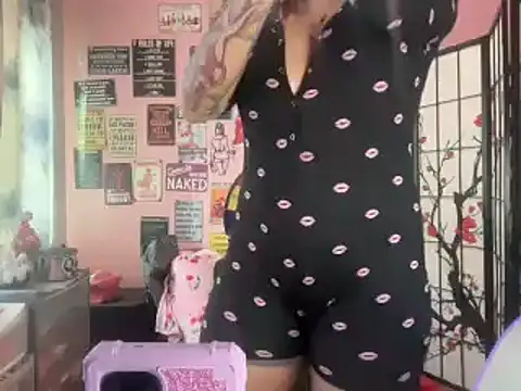 Snapshot of latinacubana chatting on March 12, 2025, 1:19 pm latinacubana online show from March 12, 2025, 1:19 pm