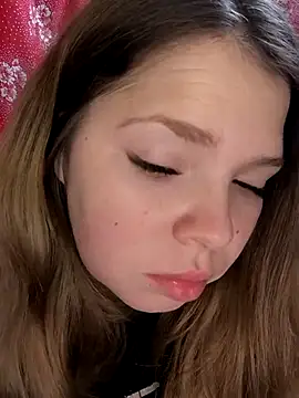 Snapshot of Zuli_Kiska chatting on January 7, 2026, 8:33 pm Zuli Kiska online show from January 7, 2026, 8:33 pm