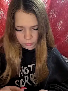 Snapshot of Zuli_Kiska chatting on February 19, 2026, 8:49 pm Zuli Kiska online show from February 19, 2026, 8:49 pm